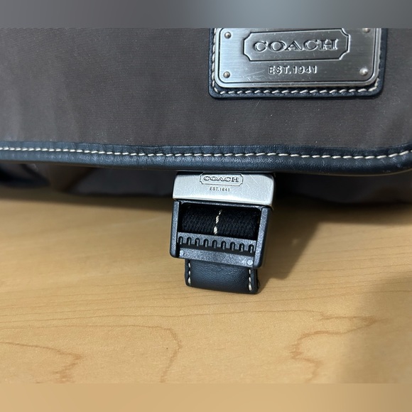 Coach Dark Brown Voyager Messanger Bag - Picture 12 of 16